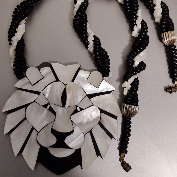 Vintage Lee Sands Mosaic Mother of Pearl Lion Necklace - Picture 6 of 12